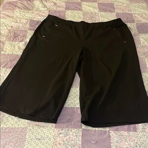 Black Wide-Leg Cropped Pants